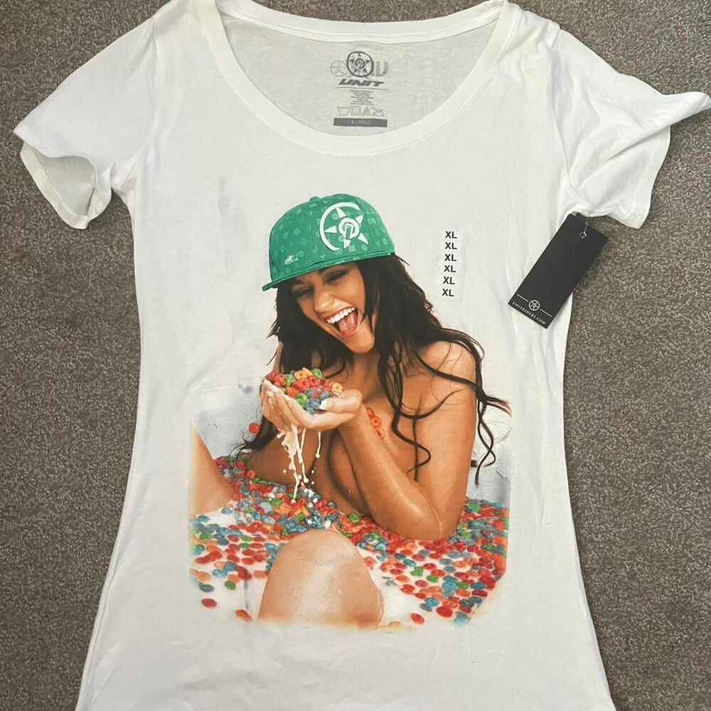 Unit Women's White Girl and Cereal T-shirt